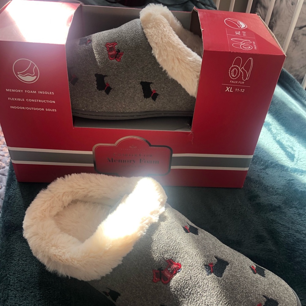 Memory foam slippers